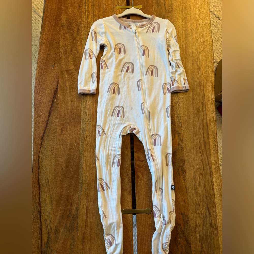 Kyte baby Zippered Footie in sunset rainbows